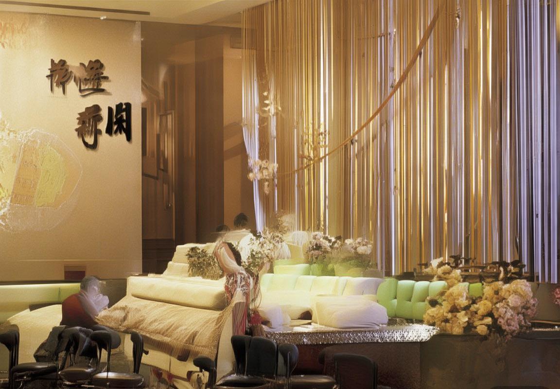 伯顿对决南安联：近期状态与战术智慧比拼